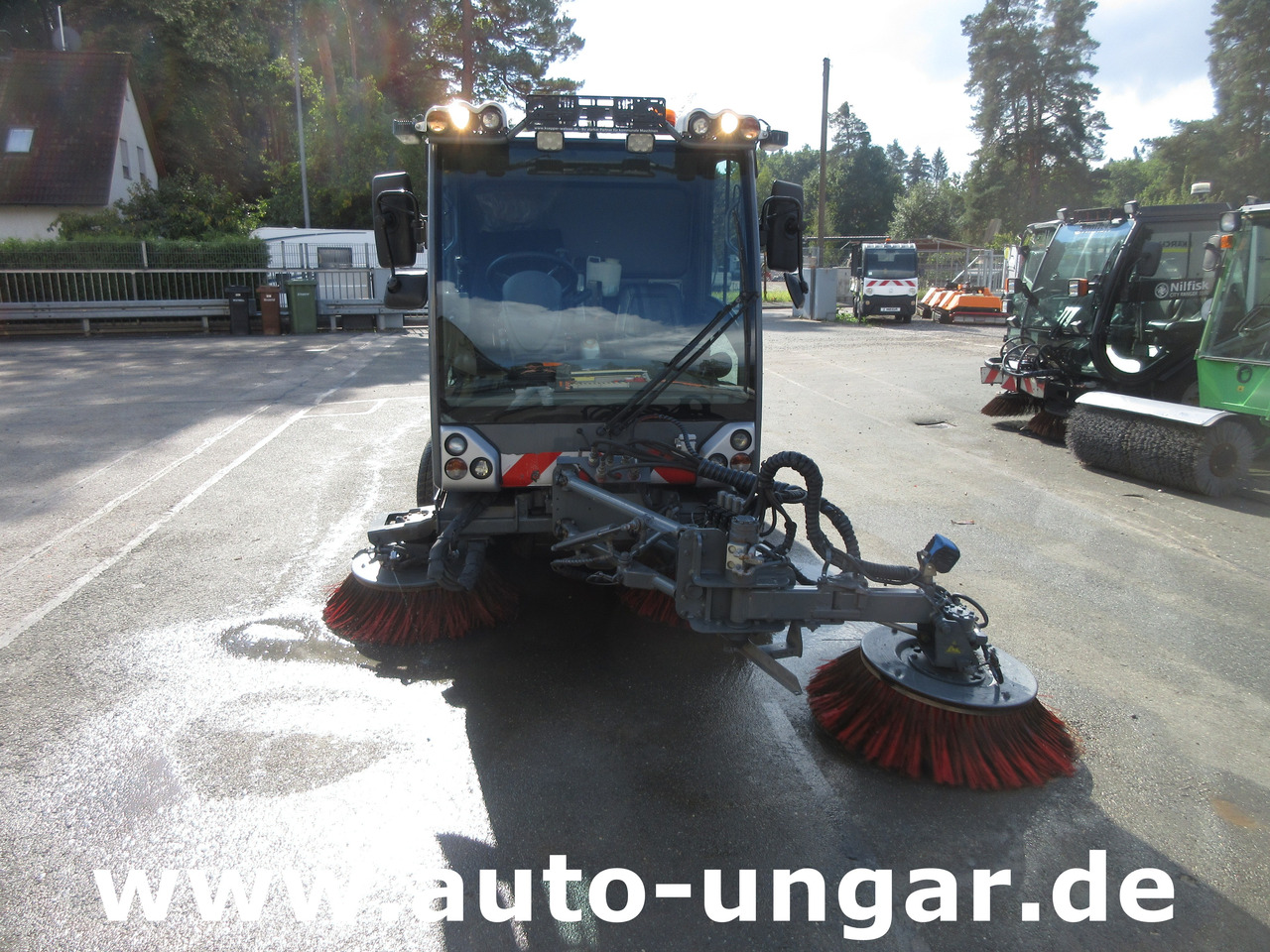 Boschung S3 Kehrmaschine urban sweeper Wildkrautbesen Allradlenkung - Makinë fshirëse për rrugët: foto 4 Boschung S3 Kehrmaschine urban sweeper Wildkrautbesen Allradlenkung - Makinë fshirëse për rrugët: foto 4