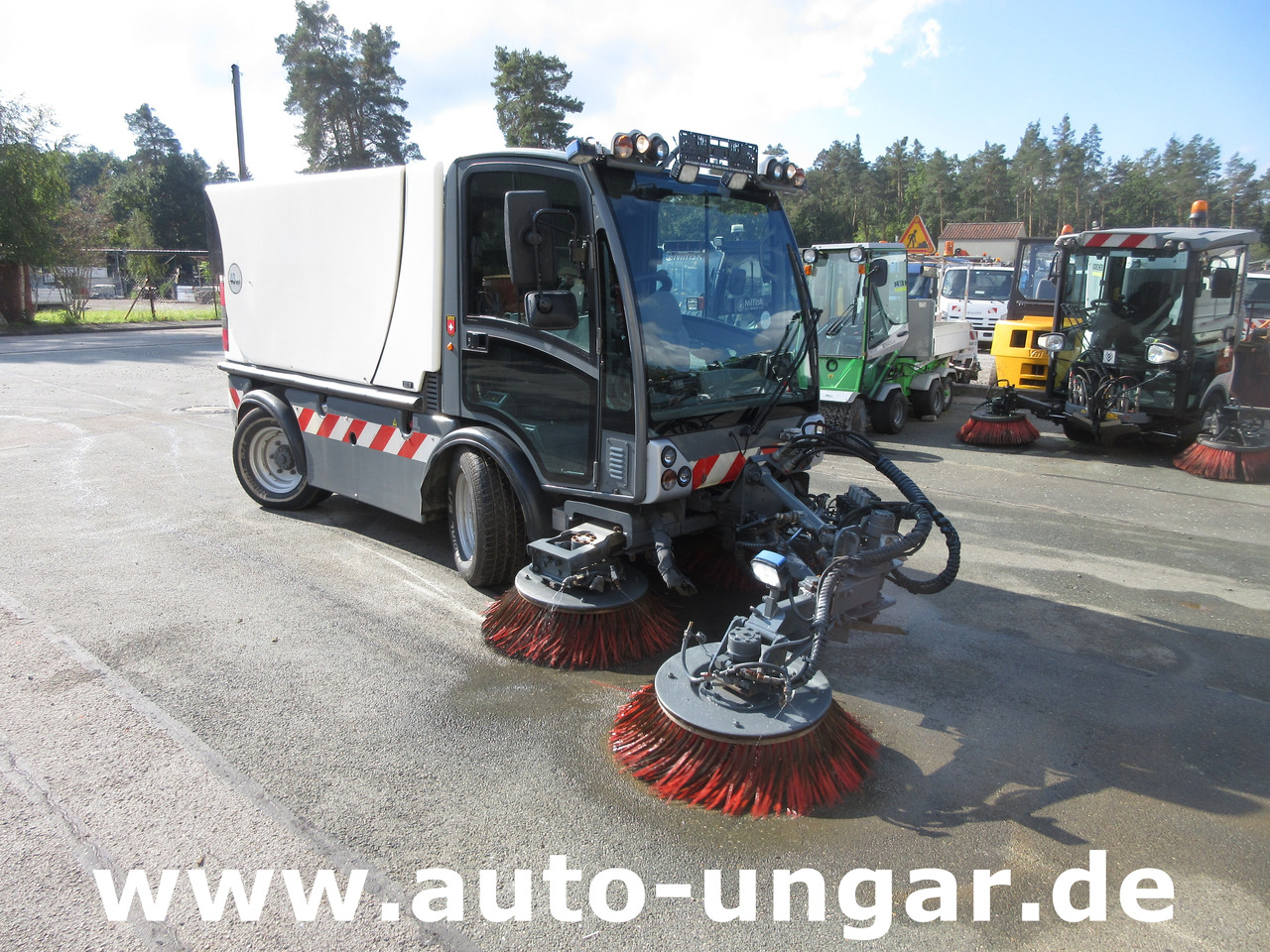 Boschung S3 Kehrmaschine urban sweeper Wildkrautbesen Allradlenkung - Makinë fshirëse për rrugët: foto 1 Boschung S3 Kehrmaschine urban sweeper Wildkrautbesen Allradlenkung - Makinë fshirëse për rrugët: foto 1