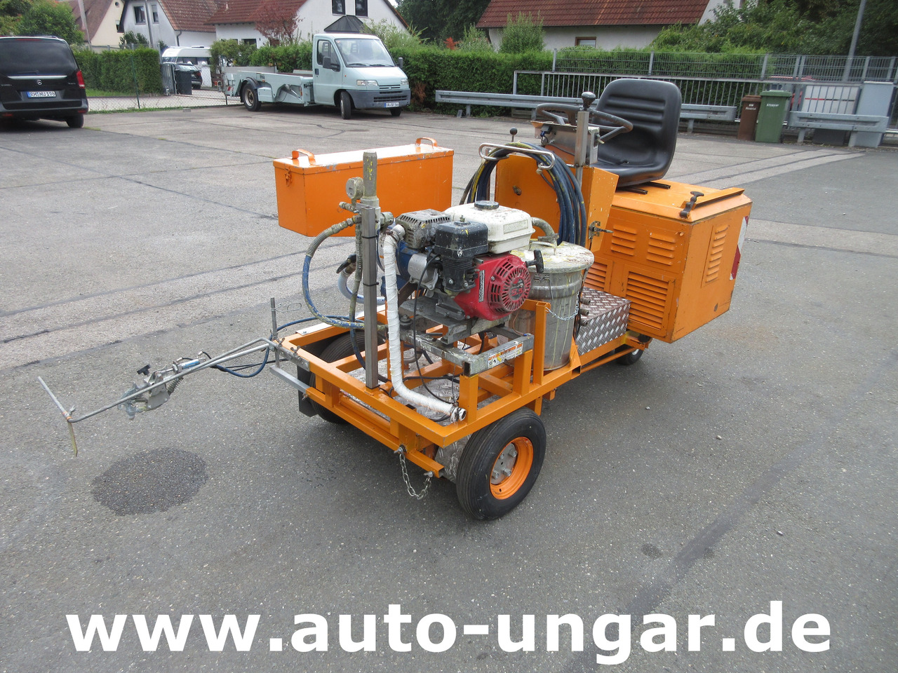 Graco LineLazer II 5900 auf Zindel VarioZet Linedriver Perlstreuer + Airless-Farb-Spritze Hofmann - Makineri asfalti: foto 2 Graco LineLazer II 5900 auf Zindel VarioZet Linedriver Perlstreuer + Airless-Farb-Spritze Hofmann - Makineri asfalti: foto 2
