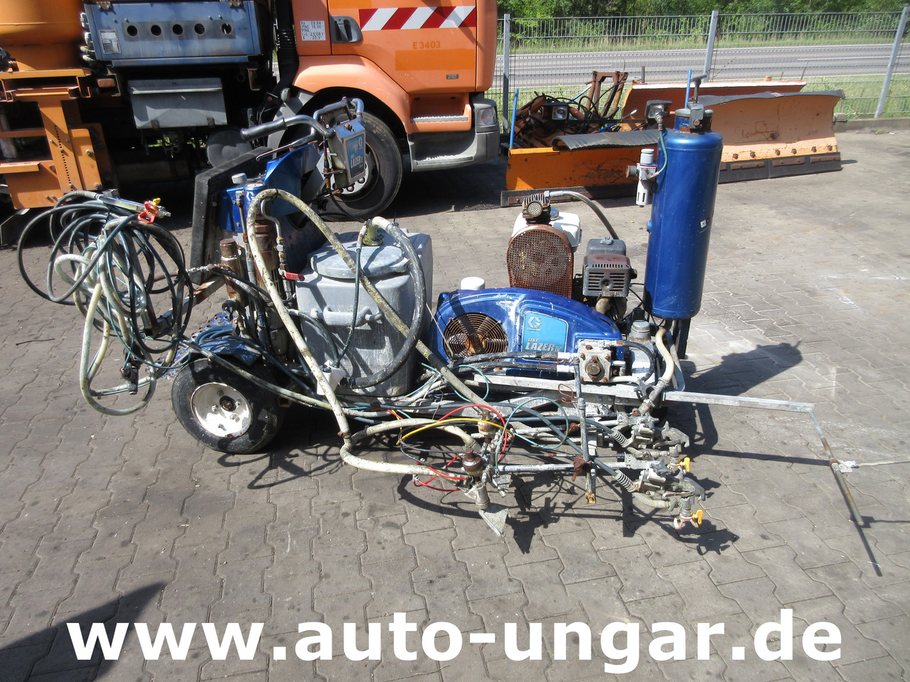 Graco LineLazer IV 250 SPS selbstfahrend Airless Perlen Roadmarking Straßenmarkierung - Makineri asfalti: foto 1 Graco LineLazer IV 250 SPS selbstfahrend Airless Perlen Roadmarking Straßenmarkierung - Makineri asfalti: foto 1