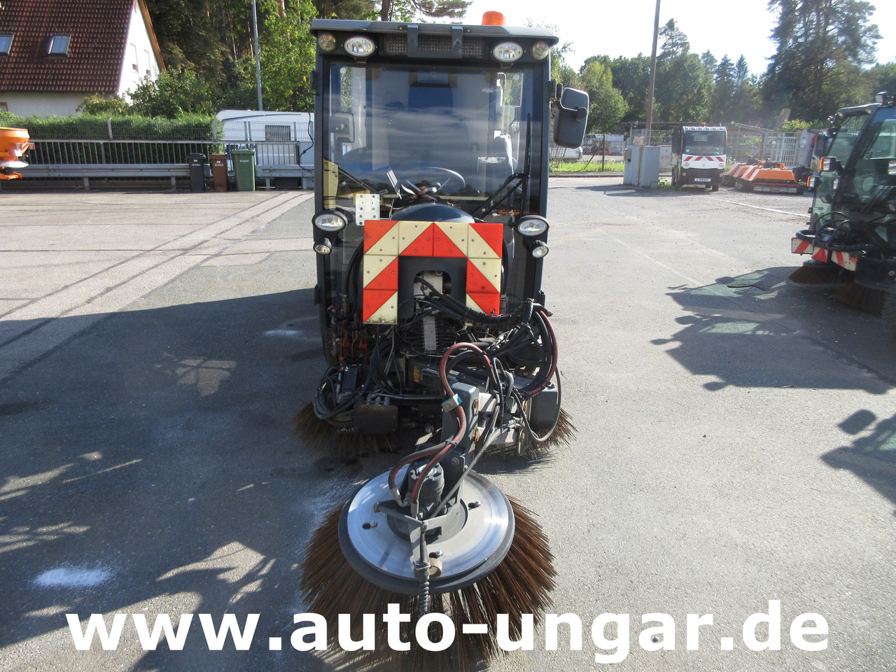 Hako CM 1600 Kehrmaschine 4x4 Baujahr 2018 3 Besen MOTORSCHADEN - Makinë fshirëse për rrugët: foto 2 Hako CM 1600 Kehrmaschine 4x4 Baujahr 2018 3 Besen MOTORSCHADEN - Makinë fshirëse për rrugët: foto 2