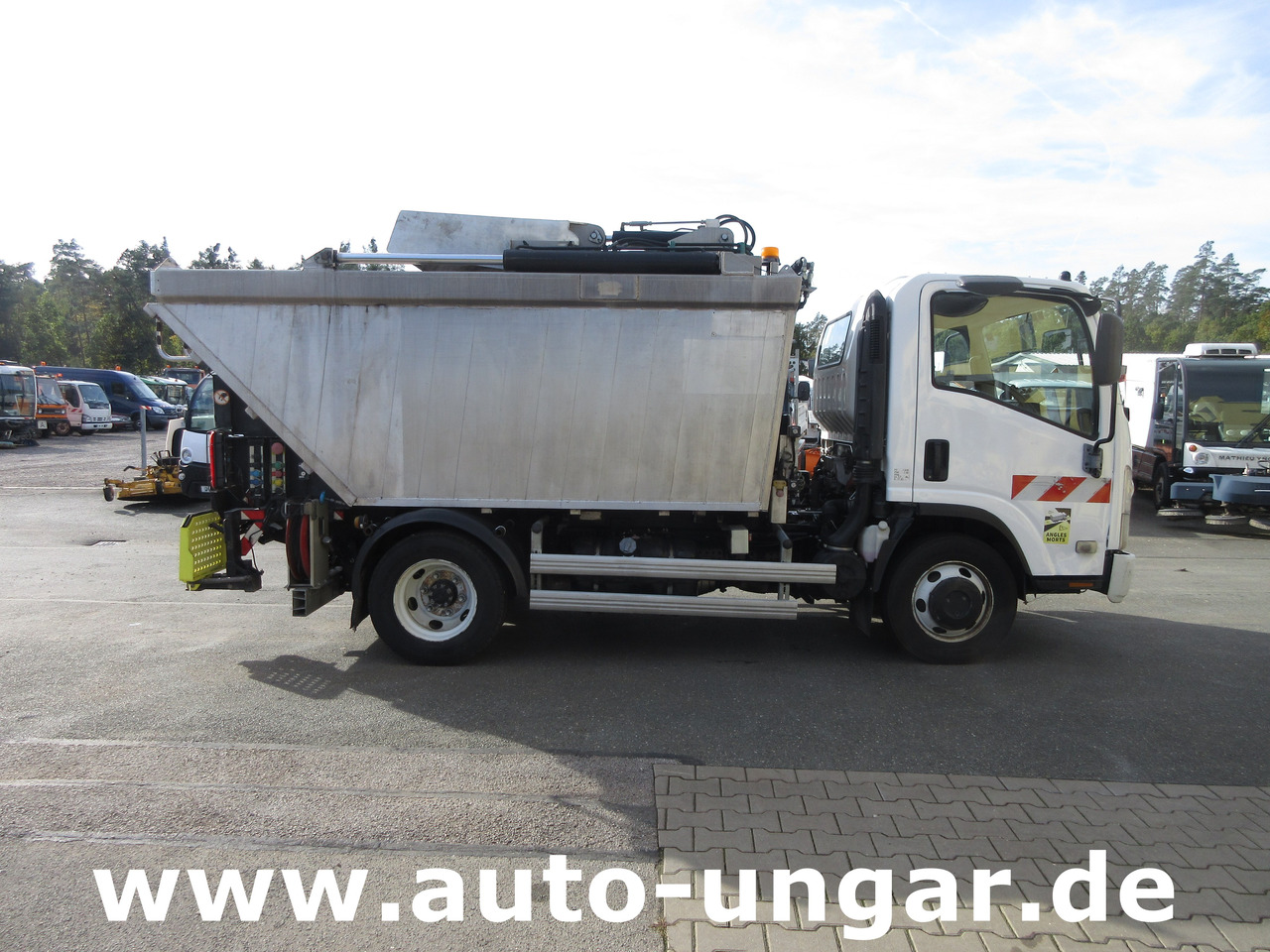 Isuzu NPR 75 Müllwagen Provence Benne - Faun Lifter Presse Kipper Trittbrett Bj 12 - Kamion mbeturinash: foto 2 Isuzu NPR 75 Müllwagen Provence Benne - Faun Lifter Presse Kipper Trittbrett Bj 12 - Kamion mbeturinash: foto 2
