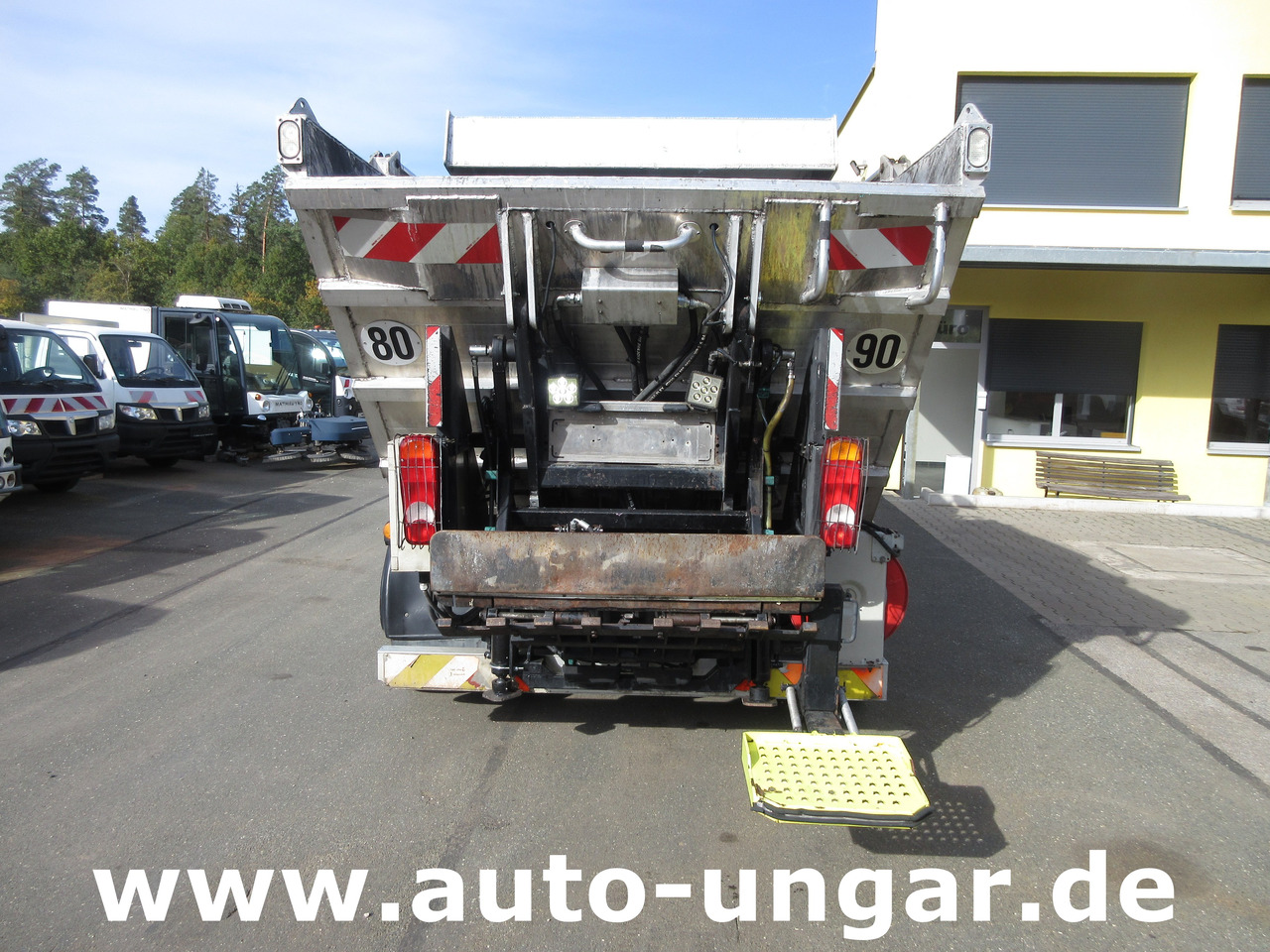 Isuzu NPR 75 Müllwagen Provence Benne - Faun Lifter Presse Kipper Trittbrett Bj 12 - Kamion mbeturinash: foto 3 Isuzu NPR 75 Müllwagen Provence Benne - Faun Lifter Presse Kipper Trittbrett Bj 12 - Kamion mbeturinash: foto 3
