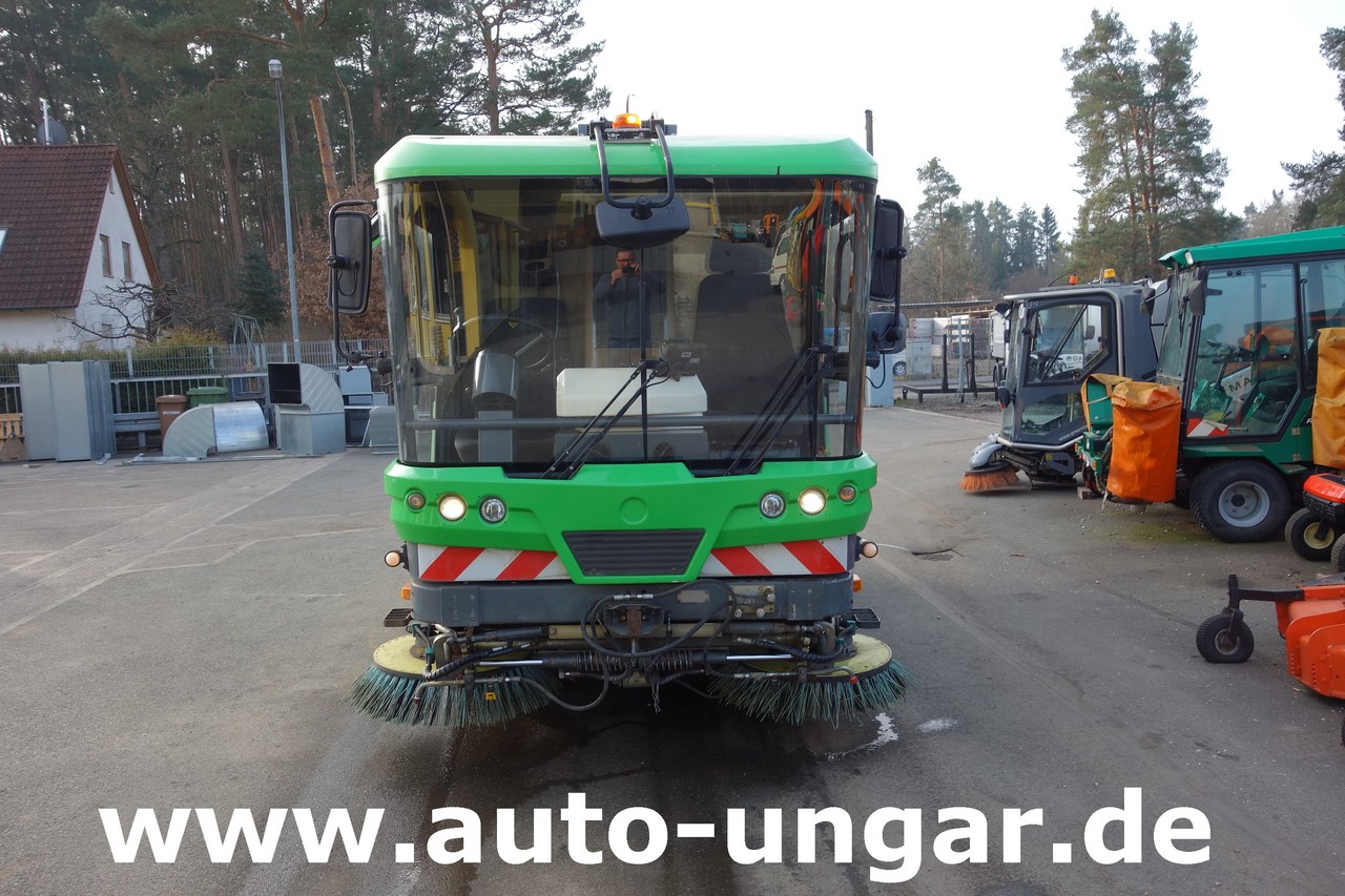 Ravo CR 540 XL Compact Kehrmaschine Euro 5 - Makinë fshirëse për rrugët: foto 2 Ravo CR 540 XL Compact Kehrmaschine Euro 5 - Makinë fshirëse për rrugët: foto 2