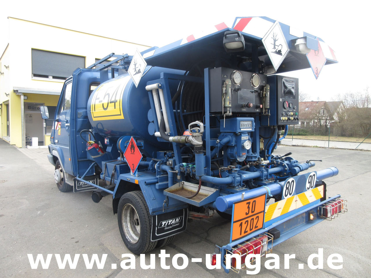 Renault B110 Titan Aviation AVGas Refueller Jet Tanker 2000l Aviteilleur GSE - Autobot: foto 3 Renault B110 Titan Aviation AVGas Refueller Jet Tanker 2000l Aviteilleur GSE - Autobot: foto 3