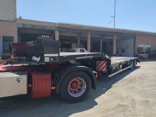 Fliegl D6 - Gjysmë rimorkio me plan ngarkimi të ulët: foto 4 Fliegl D6 - Gjysmë rimorkio me plan ngarkimi të ulët: foto 4