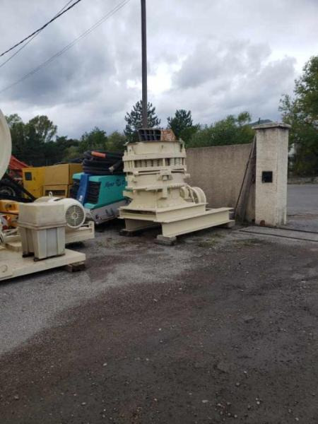 Bergeaud - Gurëthyesi: foto 2 Bergeaud - Gurëthyesi: foto 2