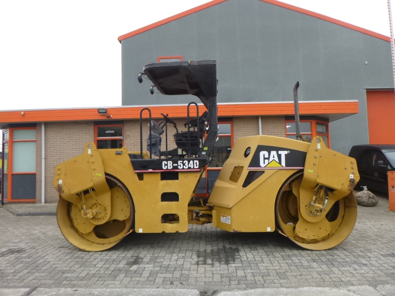 CATERPILLAR CB-534D - Rul rrugësh: foto 1 CATERPILLAR CB-534D - Rul rrugësh: foto 1