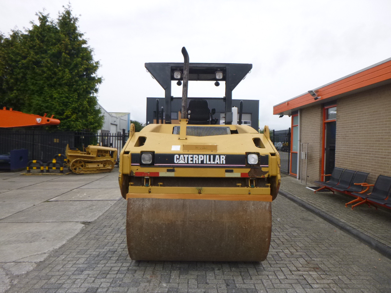 CATERPILLAR CB-534D - Rul rrugësh: foto 4 CATERPILLAR CB-534D - Rul rrugësh: foto 4