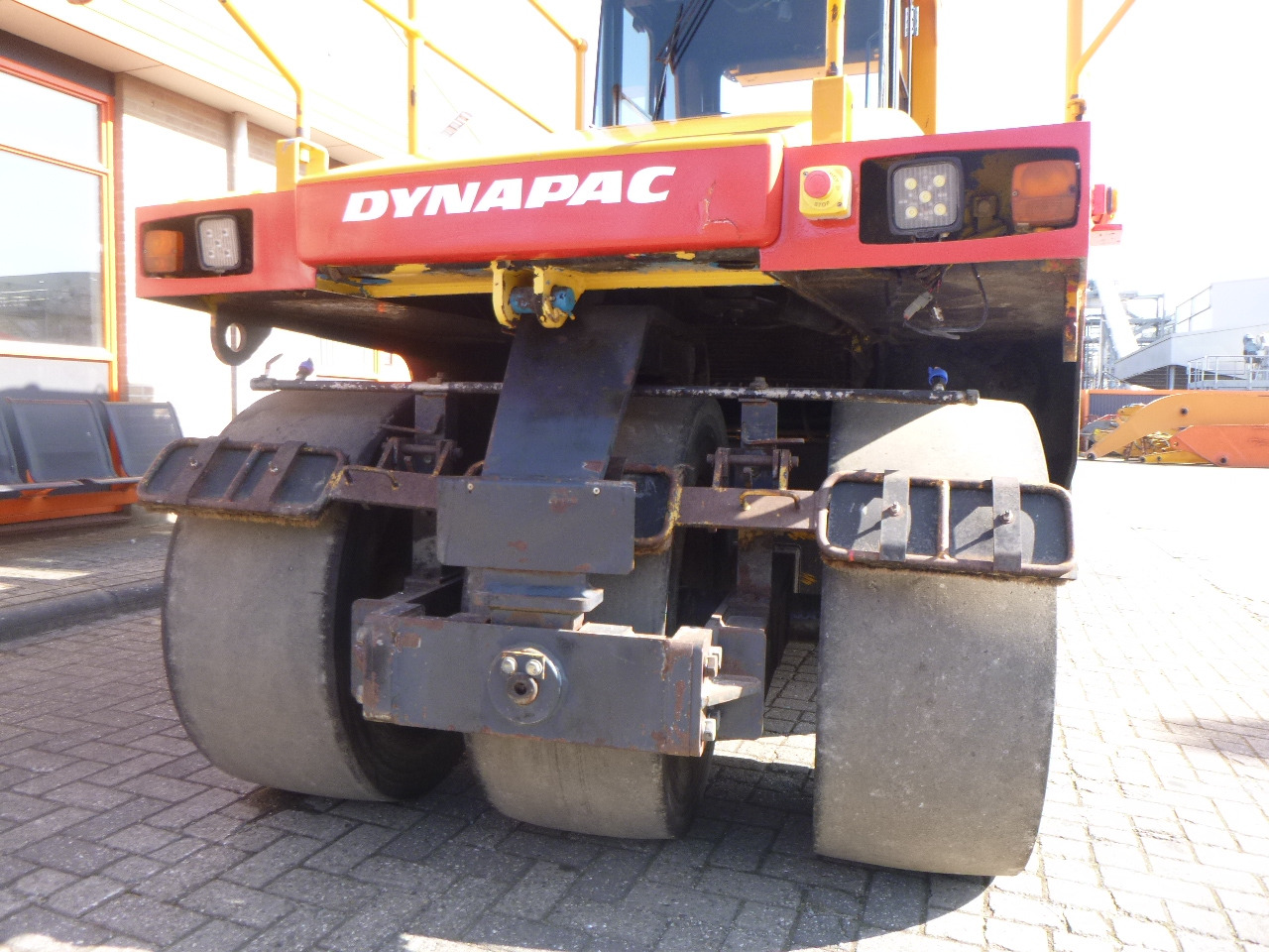 Rul pneumatik DYNAPAC CP215(HITACHI): foto 9