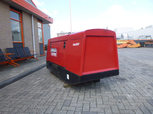 LINCOLN ELECTRIC SAE 300 - Pajisje saldimi: foto 1 LINCOLN ELECTRIC SAE 300 - Pajisje saldimi: foto 1