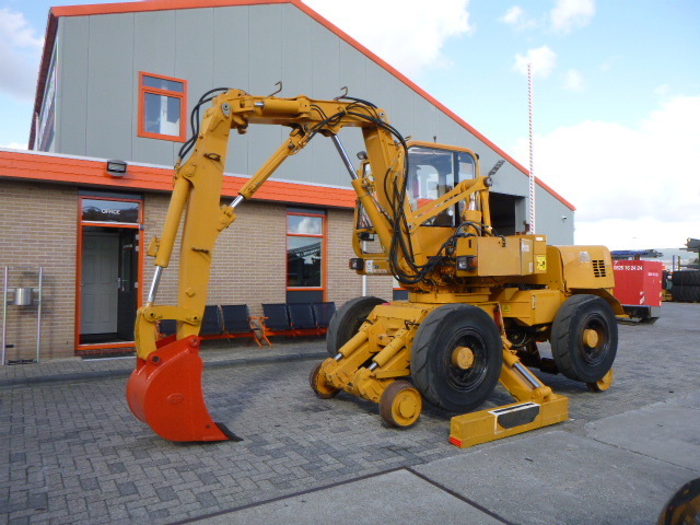 MECALAC MECALAC 11 CX MEWP ROAD RAIL DIVISION - Ekskavator me goma: foto 1 MECALAC MECALAC 11 CX MEWP ROAD RAIL DIVISION - Ekskavator me goma: foto 1