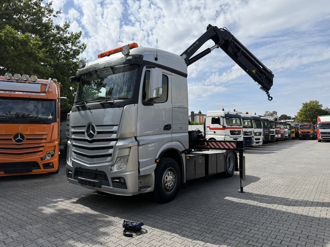 Mercedes-Benz Actros 1842LS Kran HMF 2020 bis 18 Meter - Gjysmë-kamion: foto 1 Mercedes-Benz Actros 1842LS Kran HMF 2020 bis 18 Meter - Gjysmë-kamion: foto 1
