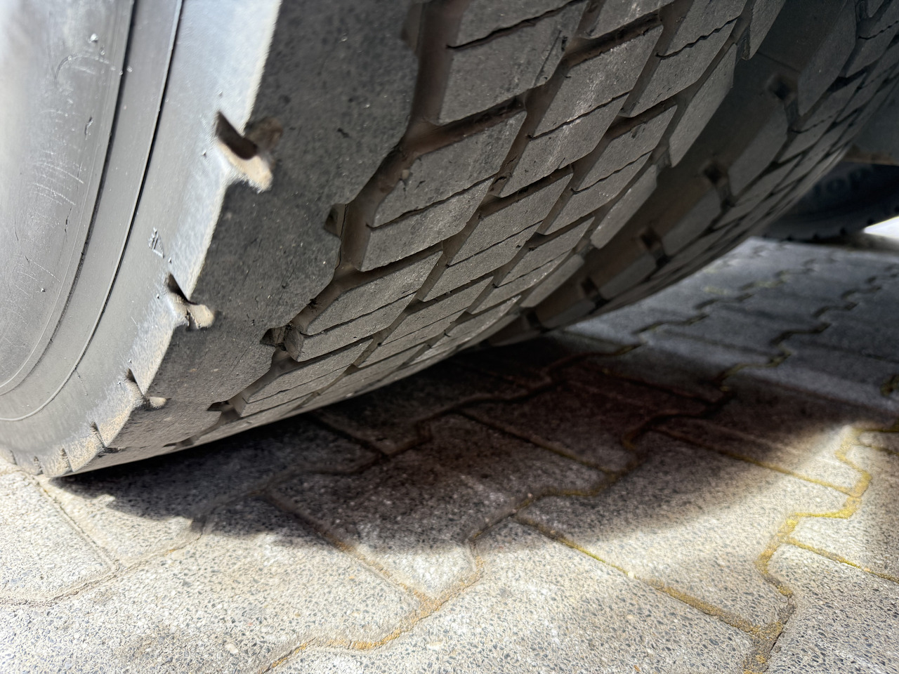 Mercedes-Benz Actros 1842LS Kran HMF 2020 bis 18 Meter - Gjysmë-kamion: foto 2 Mercedes-Benz Actros 1842LS Kran HMF 2020 bis 18 Meter - Gjysmë-kamion: foto 2