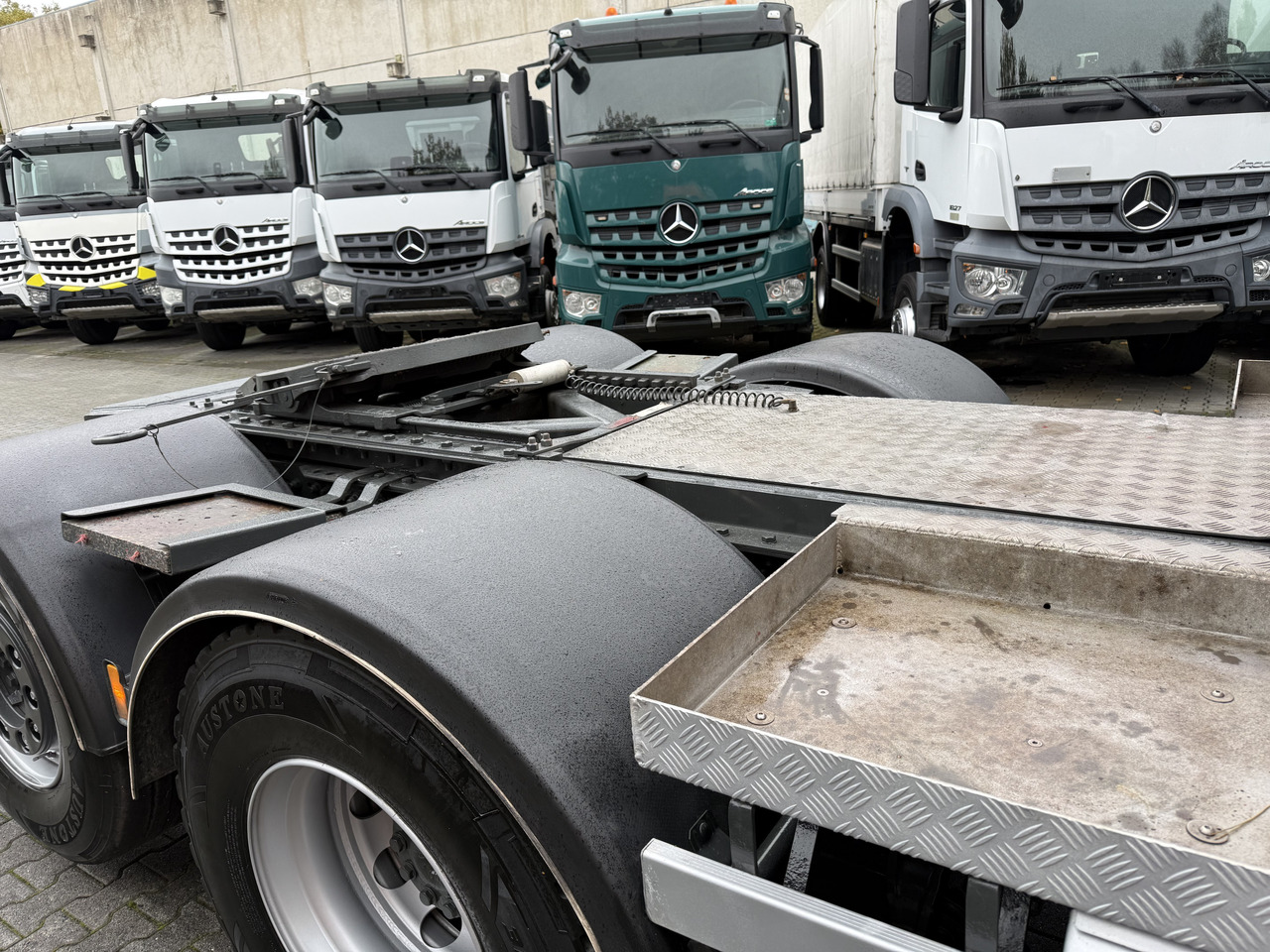 Mercedes-Benz Actros 2548 LS 6X2 Kran HMF 3220 bis 16 Meter - Gjysmë-kamion: foto 3 Mercedes-Benz Actros 2548 LS 6X2 Kran HMF 3220 bis 16 Meter - Gjysmë-kamion: foto 3