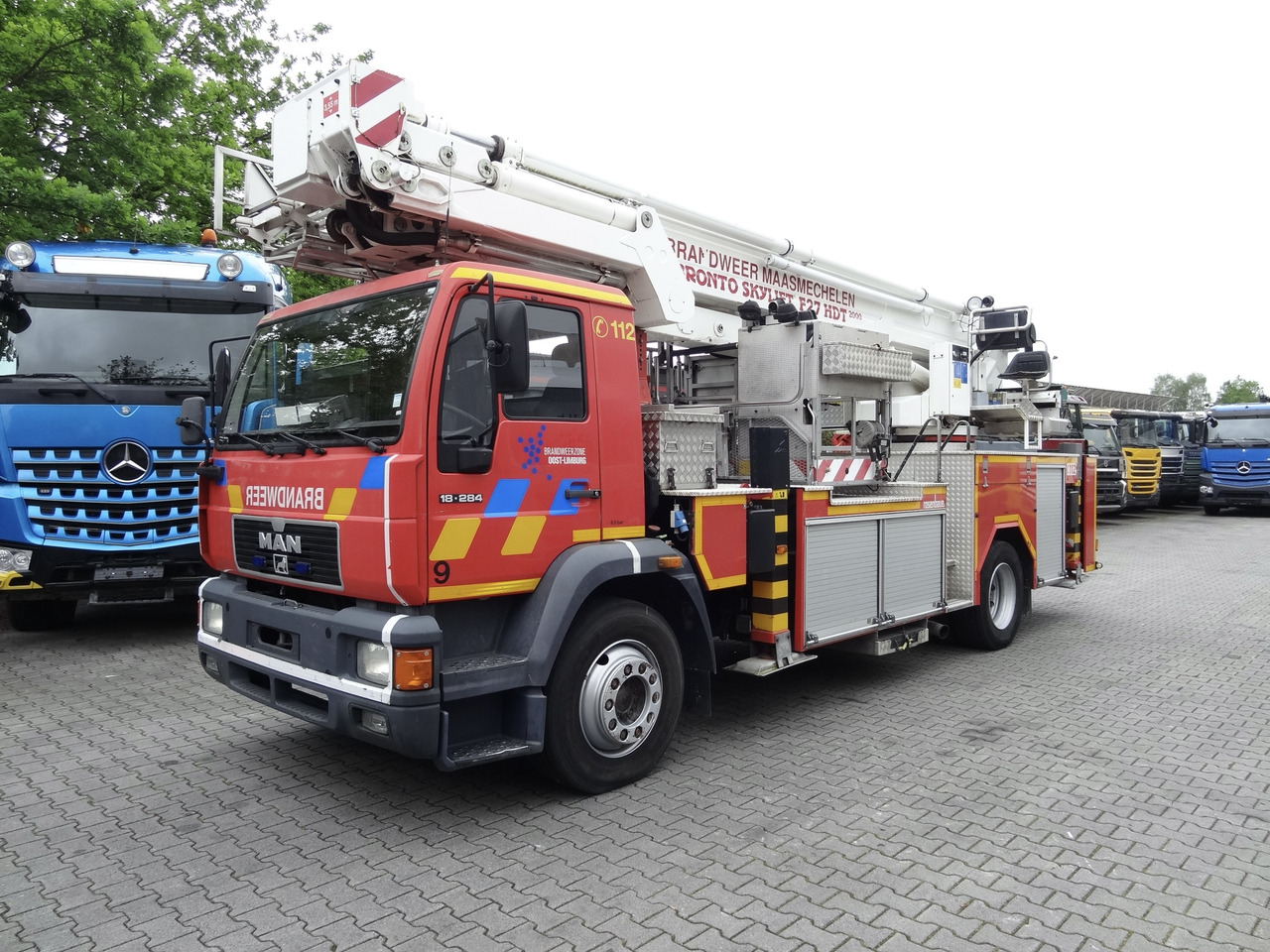 MAN L2000 18.284 Feuerwehr Bronto Skylift 27 Meter - Platformë ajrore e montuar në kamion: foto 1 MAN L2000 18.284 Feuerwehr Bronto Skylift 27 Meter - Platformë ajrore e montuar në kamion: foto 1