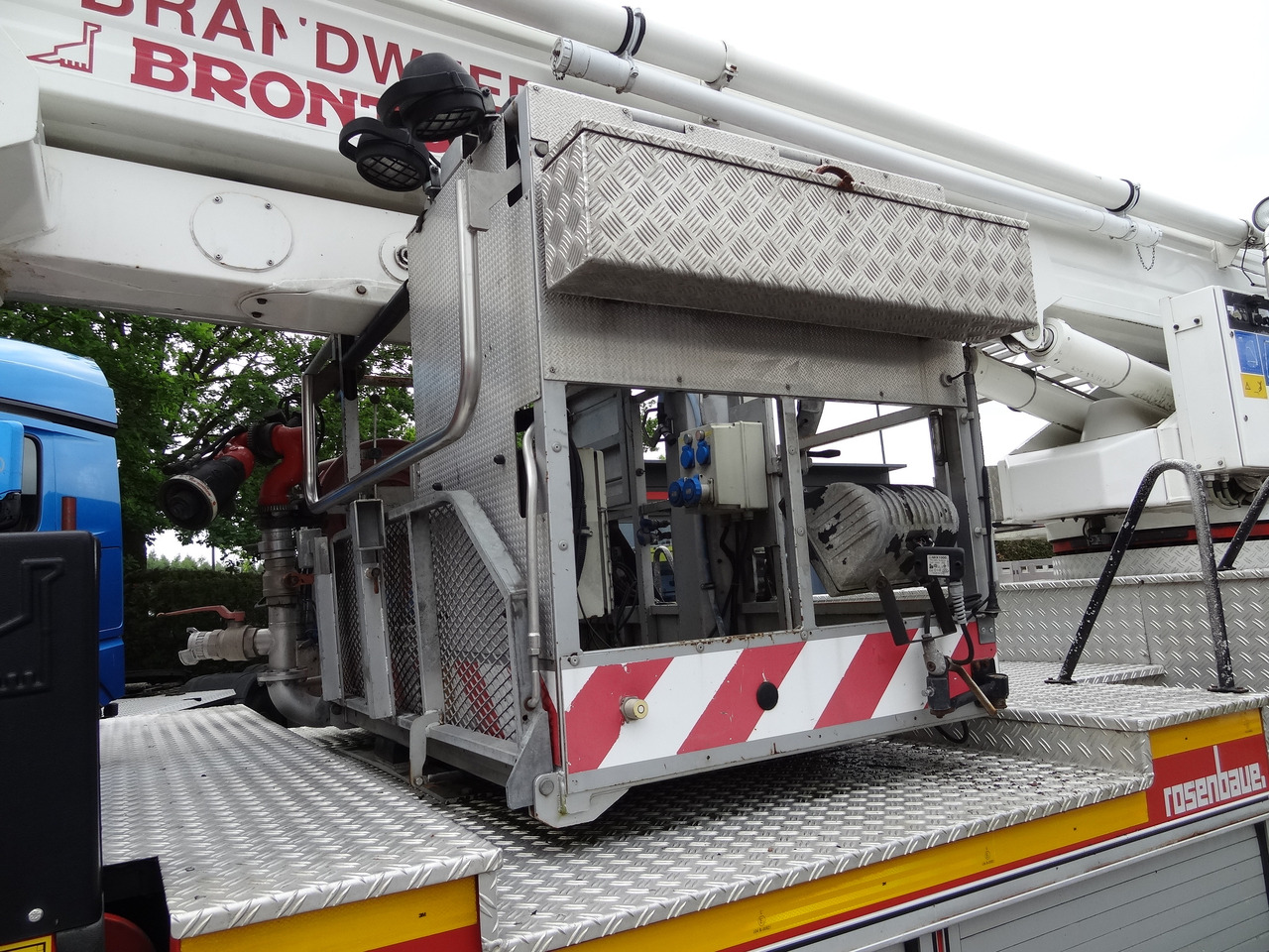 MAN L2000 18.284 Feuerwehr Bronto Skylift 27 Meter - Platformë ajrore e montuar në kamion: foto 3 MAN L2000 18.284 Feuerwehr Bronto Skylift 27 Meter - Platformë ajrore e montuar në kamion: foto 3