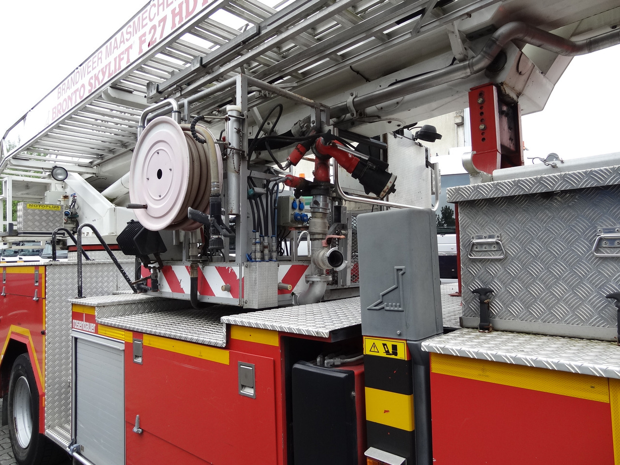 MAN L2000 18.284 Feuerwehr Bronto Skylift 27 Meter - Platformë ajrore e montuar në kamion: foto 2 MAN L2000 18.284 Feuerwehr Bronto Skylift 27 Meter - Platformë ajrore e montuar në kamion: foto 2