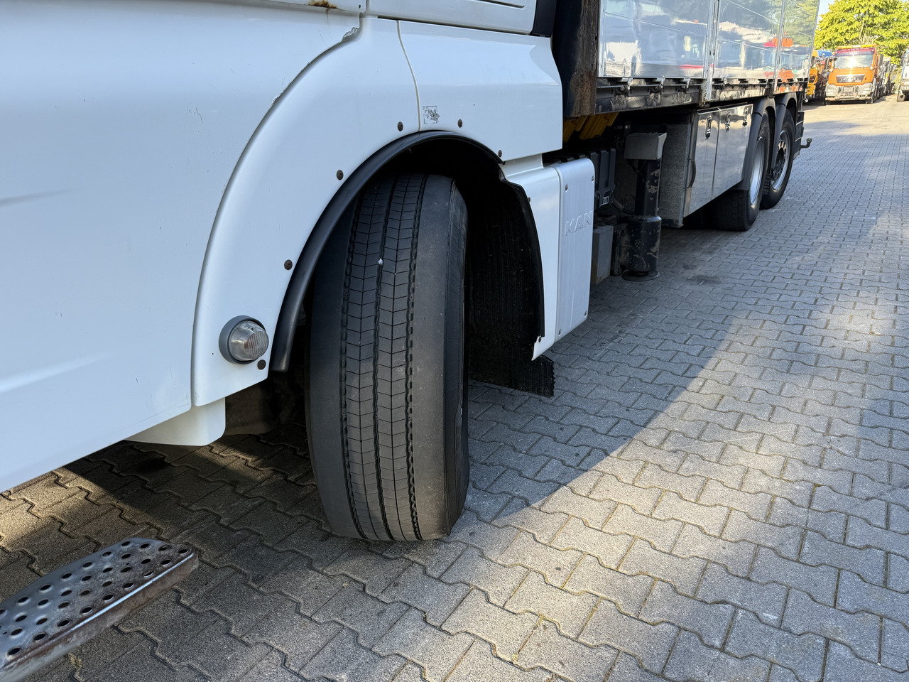 MAN TGX 26.480 6X2 Hiab 422 Bj 2017 bis 30 Meter - Kamion me vinç, Kamion me karroceri të hapur: foto 2 MAN TGX 26.480 6X2 Hiab 422 Bj 2017 bis 30 Meter - Kamion me vinç, Kamion me karroceri të hapur: foto 2