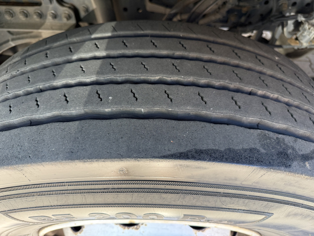 Mercedes-Benz Actros 1827 Kran Palfinger PK 9002 - Kamion me vinç, Kamion me tendë: foto 2 Mercedes-Benz Actros 1827 Kran Palfinger PK 9002 - Kamion me vinç, Kamion me tendë: foto 2