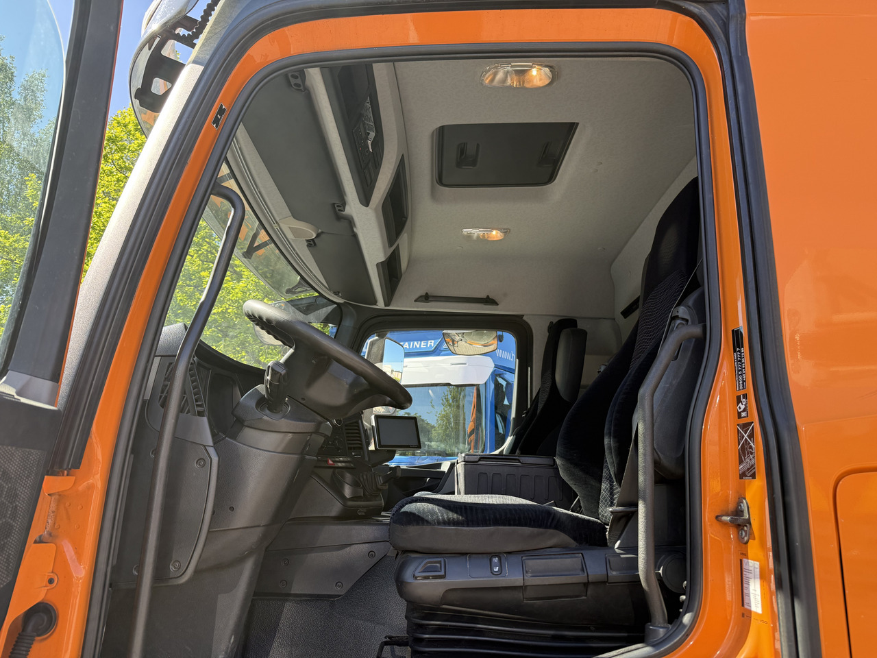 Mercedes-Benz Actros 1827 Kran Palfinger PK 9002 - Kamion me tendë, Kamion me vinç: foto 4 Mercedes-Benz Actros 1827 Kran Palfinger PK 9002 - Kamion me tendë, Kamion me vinç: foto 4