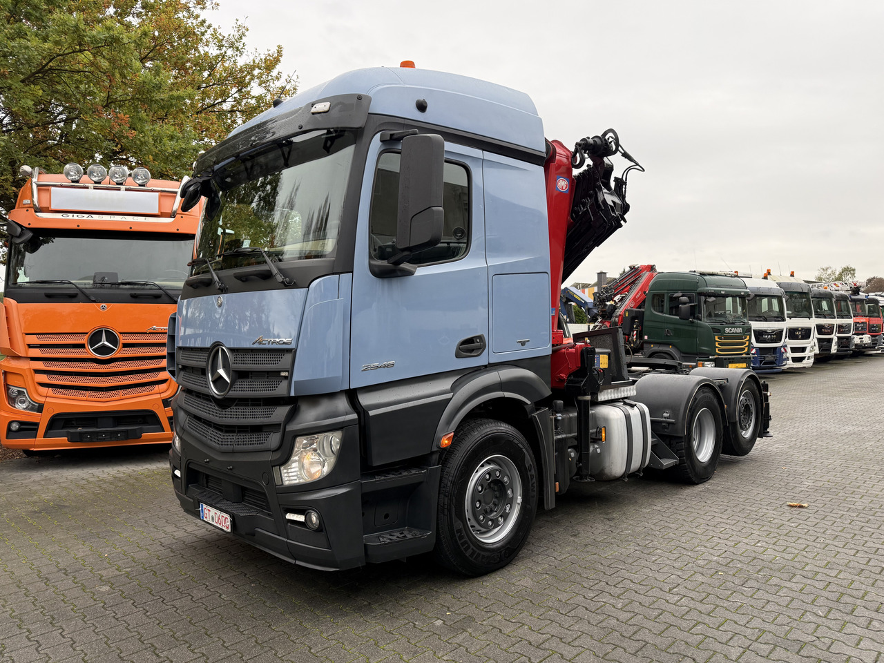 Mercedes-Benz Actros 2548 LS 6X2 Kran HMF 3220 bis 16 Meter - Kamion me vinç, Gjysmë-kamion: foto 1 Mercedes-Benz Actros 2548 LS 6X2 Kran HMF 3220 bis 16 Meter - Kamion me vinç, Gjysmë-kamion: foto 1