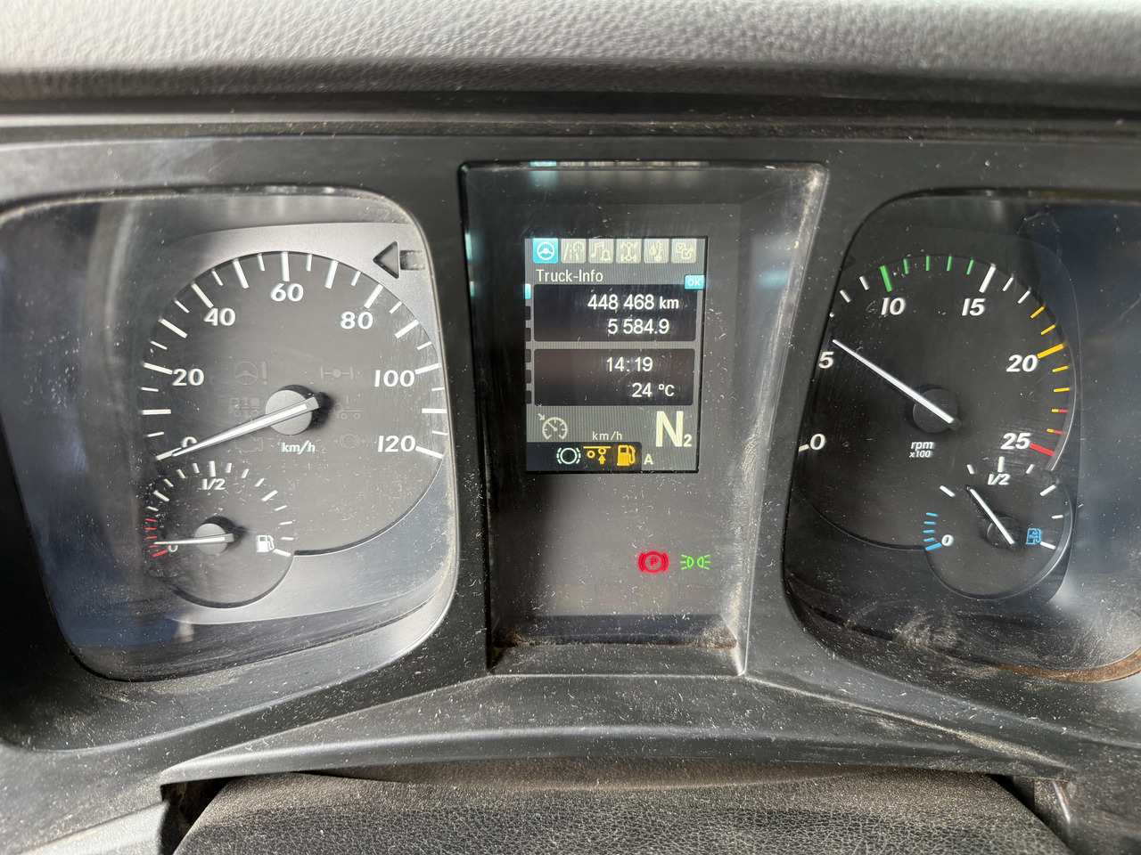 Mercedes-Benz Arocs 3251 8X4 Haken mit Kran HMF 2620 K5 - Kamion vetëngarkues, Kamion me vinç: foto 5 Mercedes-Benz Arocs 3251 8X4 Haken mit Kran HMF 2620 K5 - Kamion vetëngarkues, Kamion me vinç: foto 5