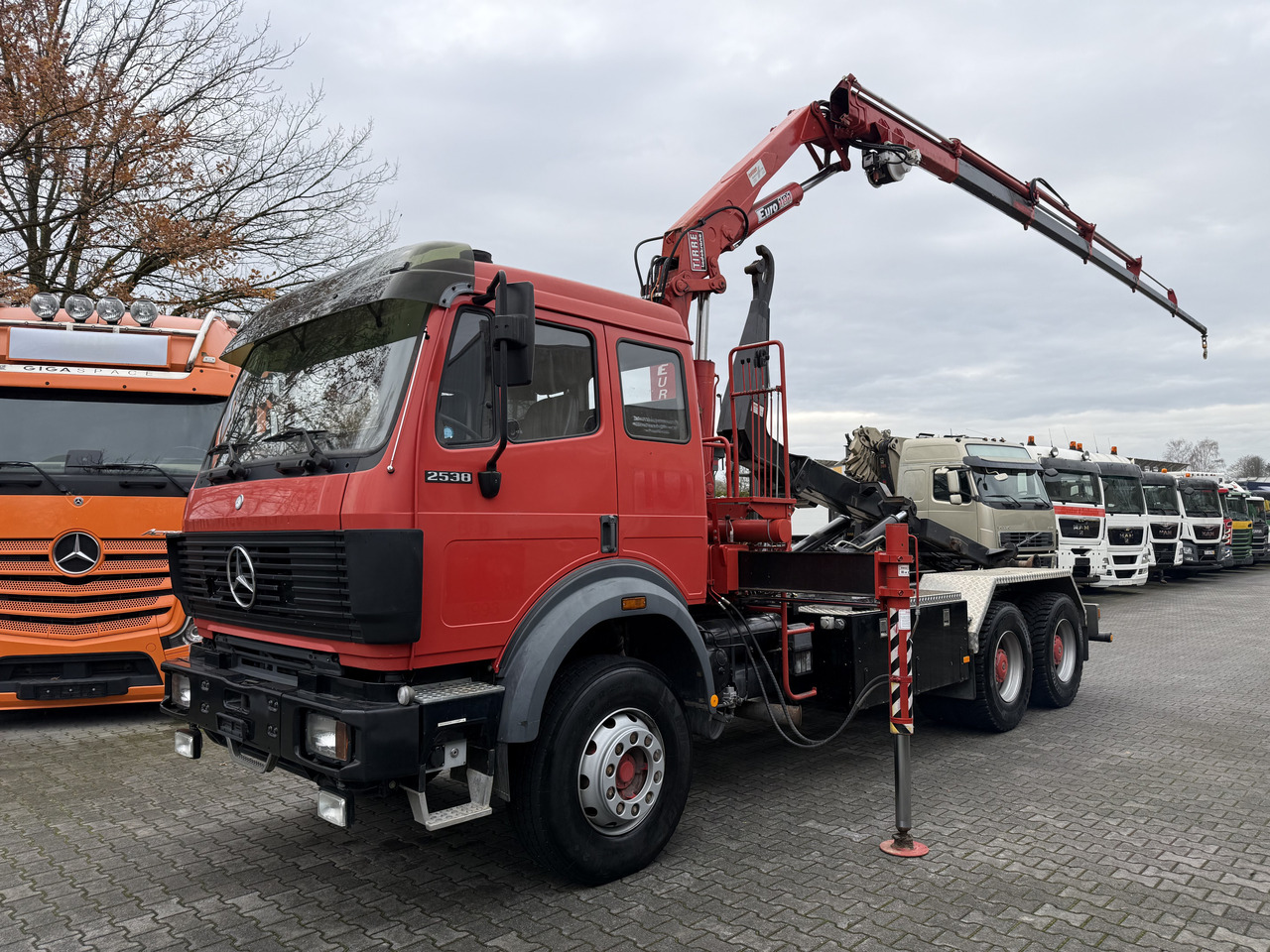 Mercedes-Benz SK 2538 6X4 Haken Kran/ Oldtimer/ Feuerwehr - Kamion vetëngarkues, Kamion me vinç: foto 1 Mercedes-Benz SK 2538 6X4 Haken Kran/ Oldtimer/ Feuerwehr - Kamion vetëngarkues, Kamion me vinç: foto 1
