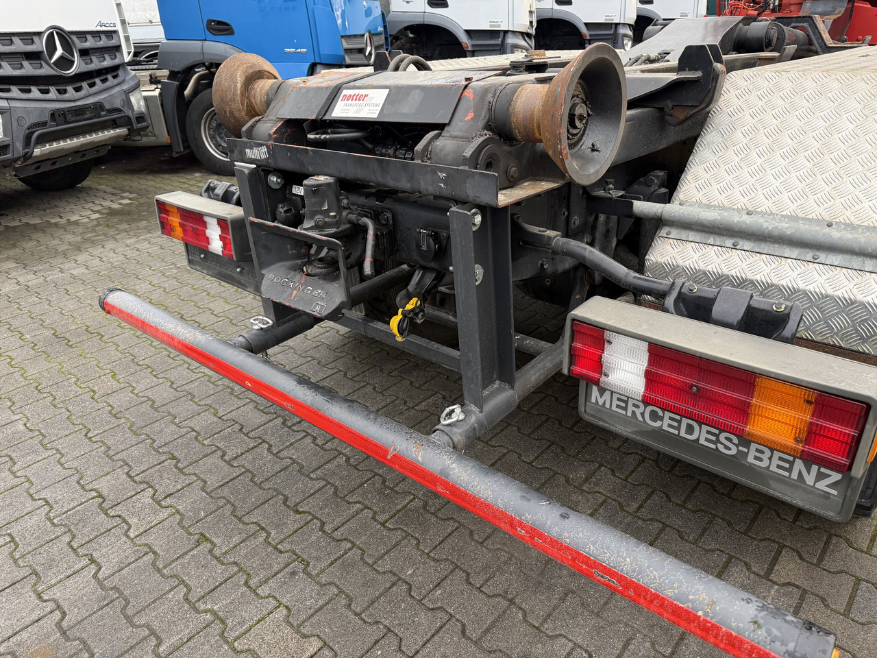 Mercedes-Benz SK 2538 6X4 Haken Kran/ Oldtimer/ Feuerwehr - Kamion vetëngarkues, Kamion me vinç: foto 4 Mercedes-Benz SK 2538 6X4 Haken Kran/ Oldtimer/ Feuerwehr - Kamion vetëngarkues, Kamion me vinç: foto 4