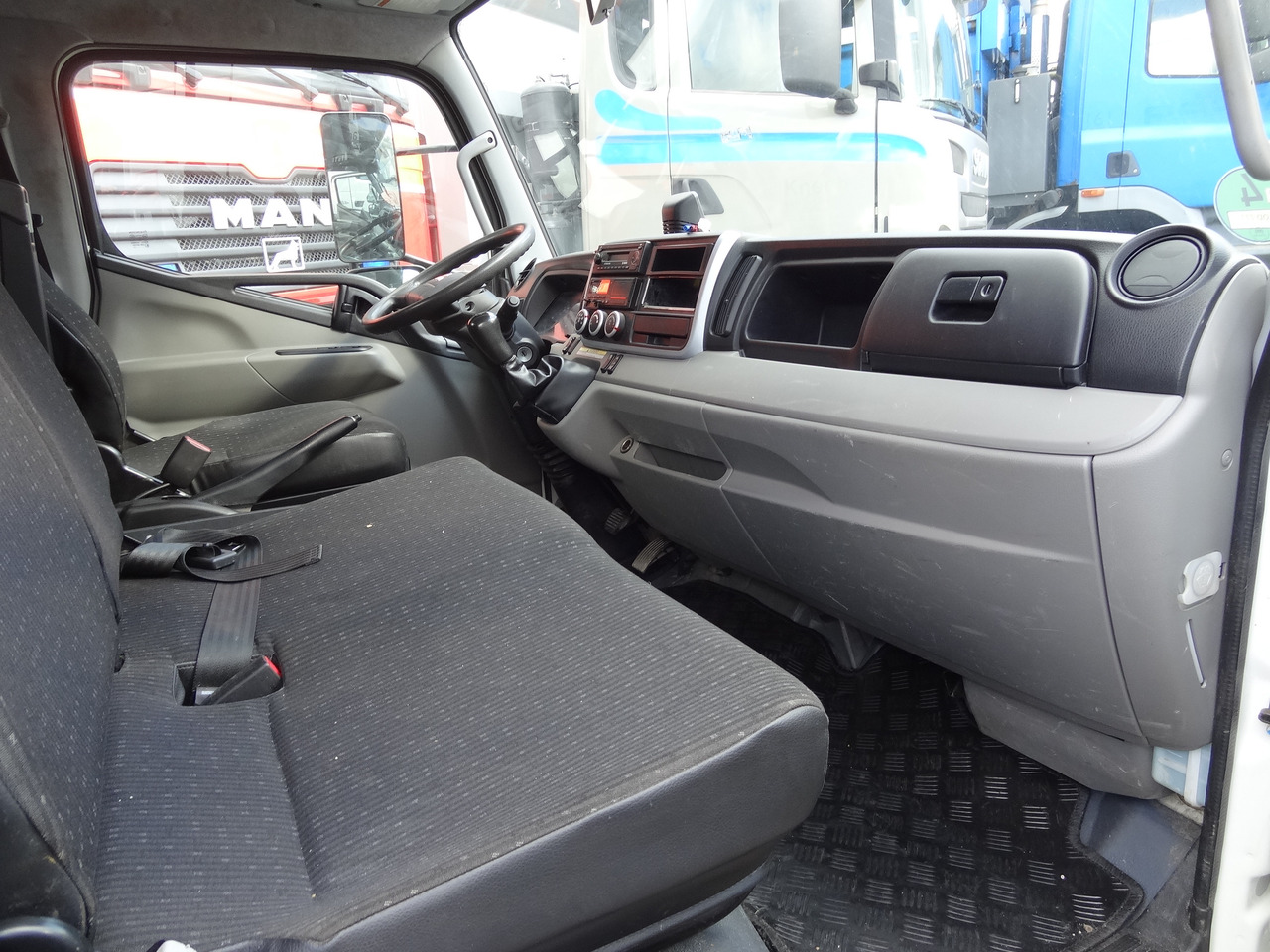 Mitsubishi Fuso 7C18 Meiller - Kamion vetëshkarkues: foto 5 Mitsubishi Fuso 7C18 Meiller - Kamion vetëshkarkues: foto 5