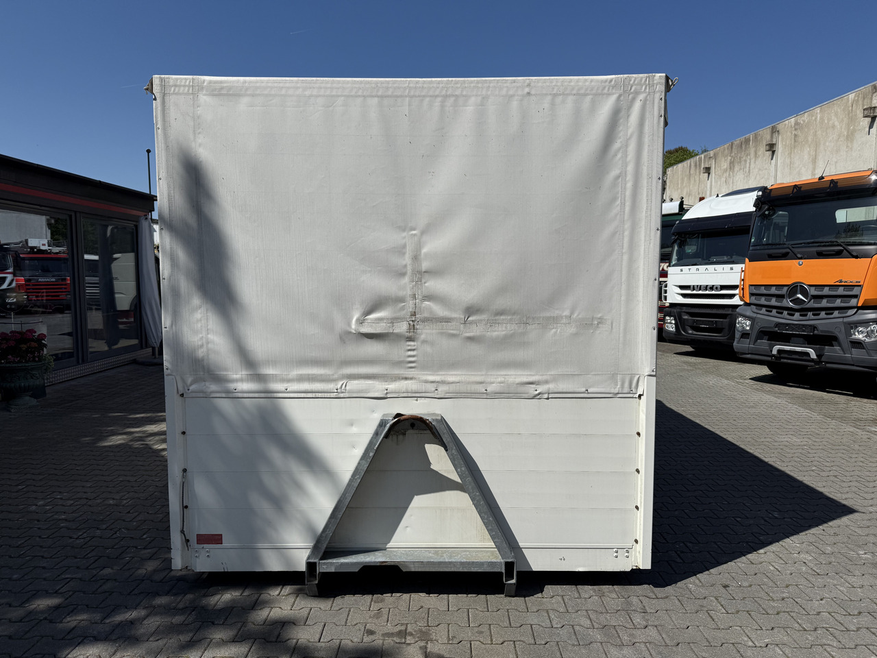 Plane/ Mulde/ Container Ex- Rotes Kreuz - Kontejner roll-off: foto 3 Plane/ Mulde/ Container Ex- Rotes Kreuz - Kontejner roll-off: foto 3