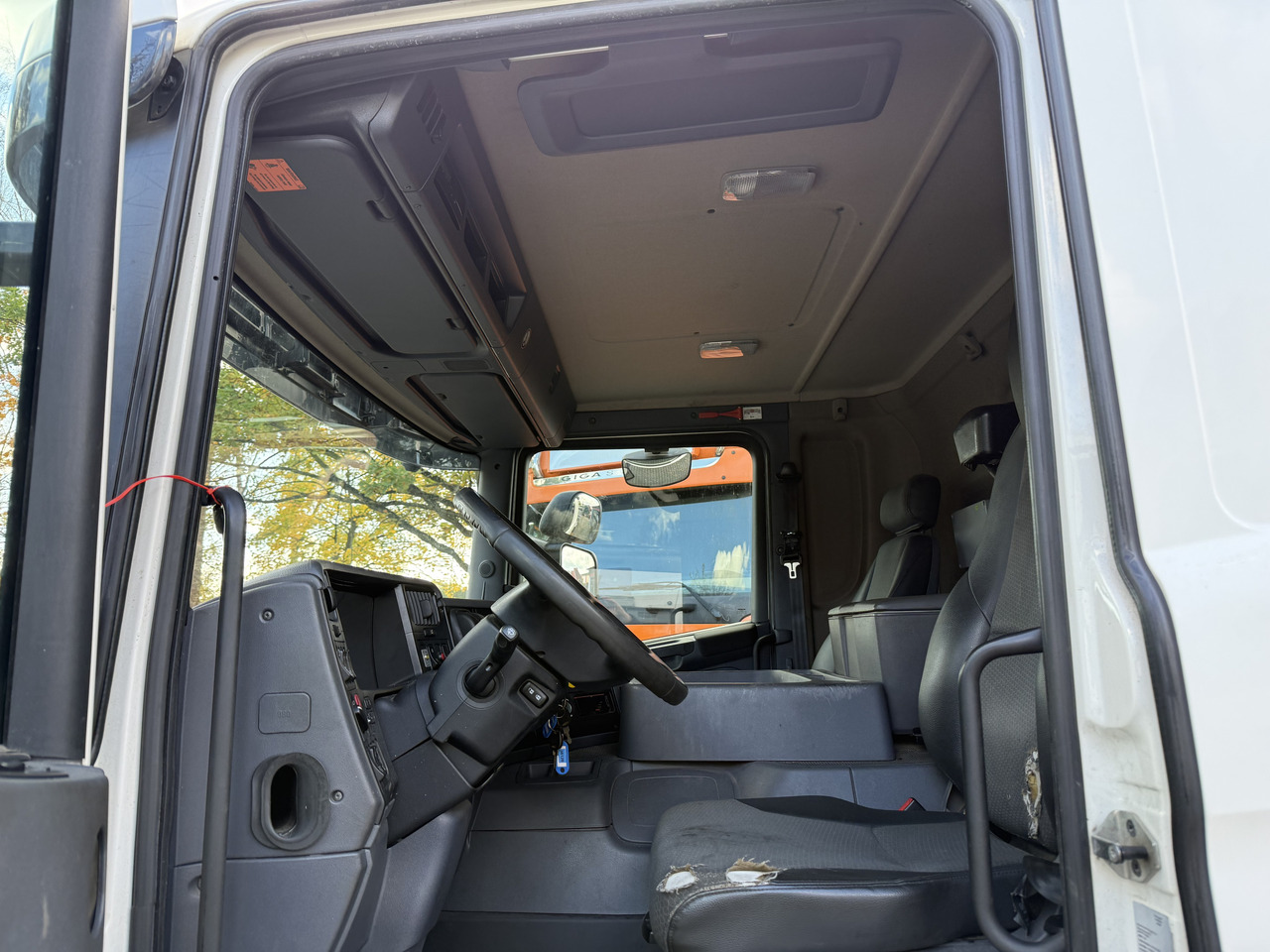 Scania P280 6X2*4 - Kamion kabinë-shasi: foto 4 Scania P280 6X2*4 - Kamion kabinë-shasi: foto 4