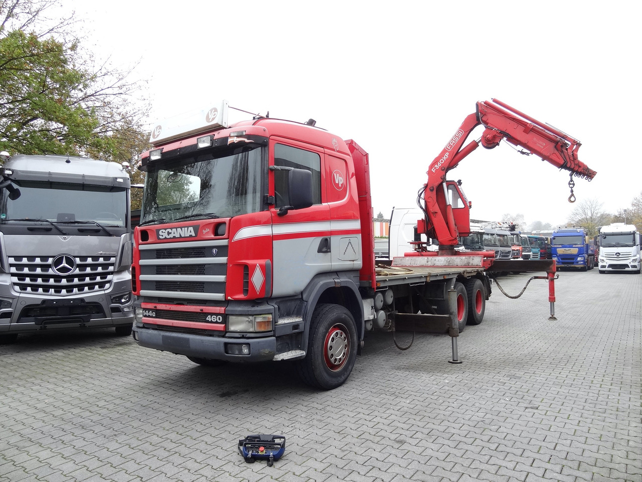 Scania R144 460 6X4 Fassi 360 bis 25 Meter - Kamion me karroceri të hapur, Kamion me vinç: foto 1 Scania R144 460 6X4 Fassi 360 bis 25 Meter - Kamion me karroceri të hapur, Kamion me vinç: foto 1