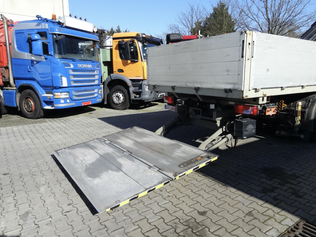 Scania R440 6X2*4 Kran HMF 3000 bis 30 Meter - Kamion me vinç, Kamion me karroceri të hapur: foto 4 Scania R440 6X2*4 Kran HMF 3000 bis 30 Meter - Kamion me vinç, Kamion me karroceri të hapur: foto 4