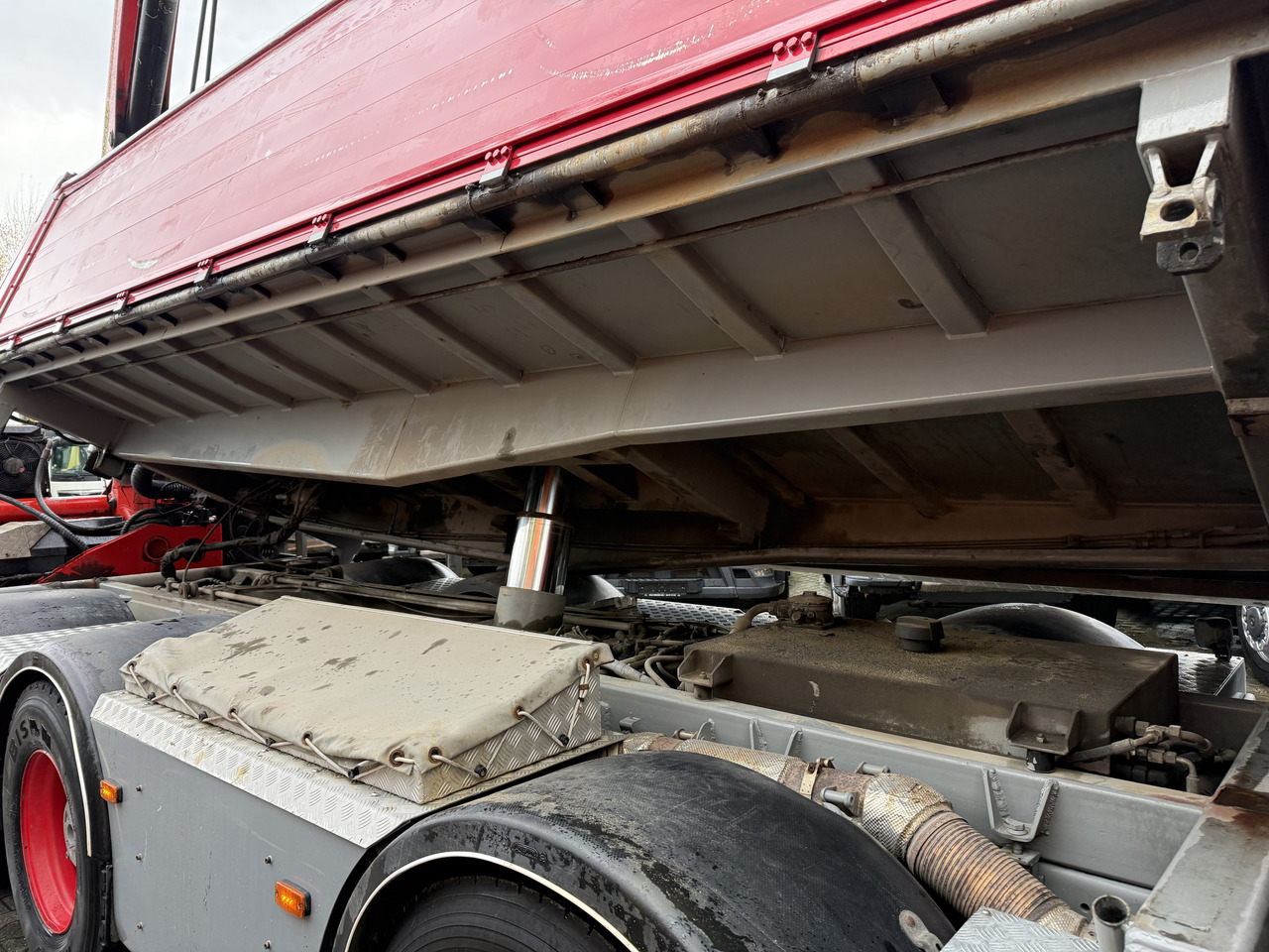 Scania R580 V8 8X4 Kipper Kran Palfinger 22002 - Kamion vetëshkarkues, Kamion me vinç: foto 3 Scania R580 V8 8X4 Kipper Kran Palfinger 22002 - Kamion vetëshkarkues, Kamion me vinç: foto 3