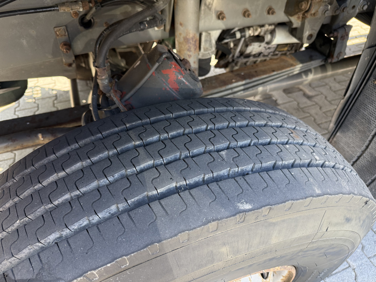 Volvo FM12 420 4X4 Kran MKG 300 bis 24 Meter - Kamion me vinç: foto 5 Volvo FM12 420 4X4 Kran MKG 300 bis 24 Meter - Kamion me vinç: foto 5