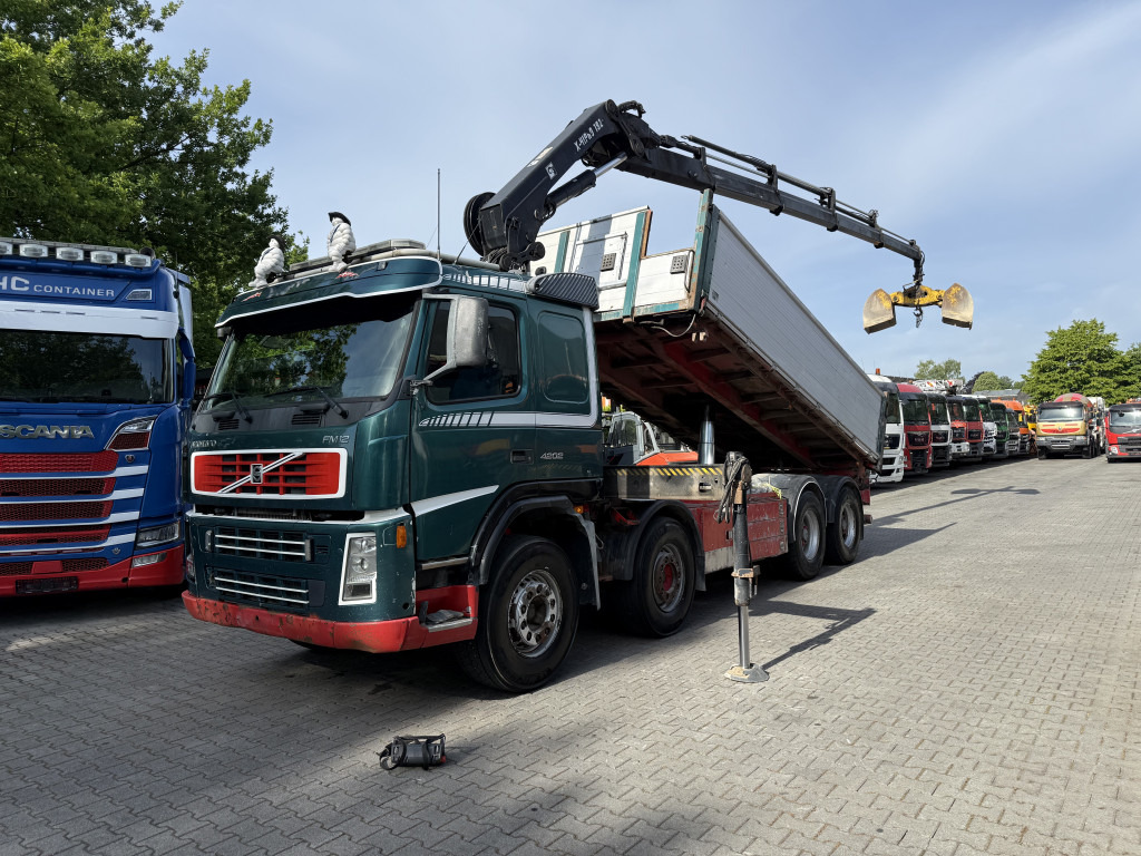Volvo FM12 420 8X4 Kipper Kran Hiab 192-4 - Kamion vetëshkarkues, Kamion me vinç: foto 1 Volvo FM12 420 8X4 Kipper Kran Hiab 192-4 - Kamion vetëshkarkues, Kamion me vinç: foto 1