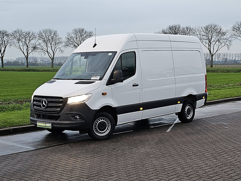 Mercedes-Benz Sprinter 317 L2H2 Mbux Navi RWD! - Furgon: foto 2 Mercedes-Benz Sprinter 317 L2H2 Mbux Navi RWD! - Furgon: foto 2