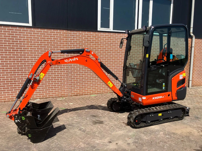 Kubota KX019 4 - Ekskavator me zinxhirë: foto 1 Kubota KX019 4 - Ekskavator me zinxhirë: foto 1