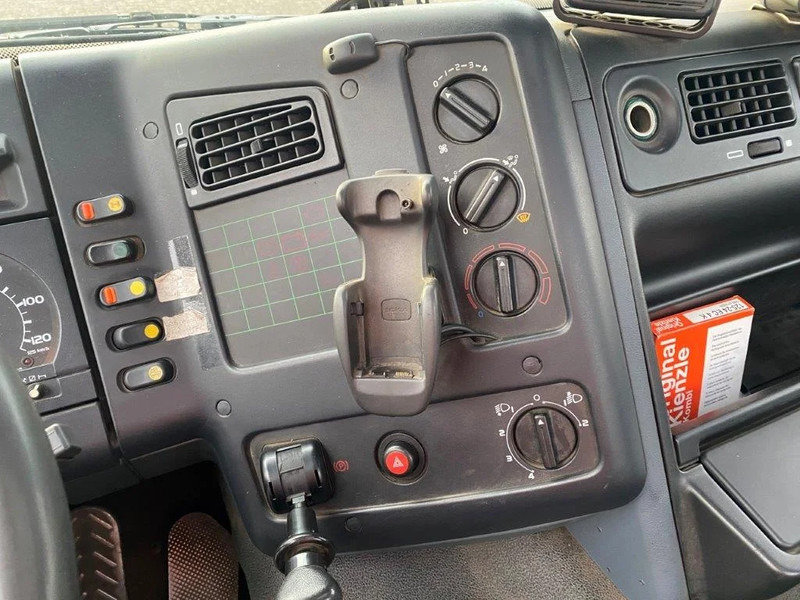 Autobot DAF 65CF-240 / FULL STEEL / POMP / 3 COMPARTIMENTS / 8350 LITER / ONLY:25969 KM / EURO-2 / MANUAL / GOOD CONDITION: foto 17 Autobot DAF 65CF-240 / FULL STEEL / POMP / 3 COMPARTIMENTS / 8350 LITER / ONLY:25969 KM / EURO-2 / MANUAL / GOOD CONDITION: foto 17