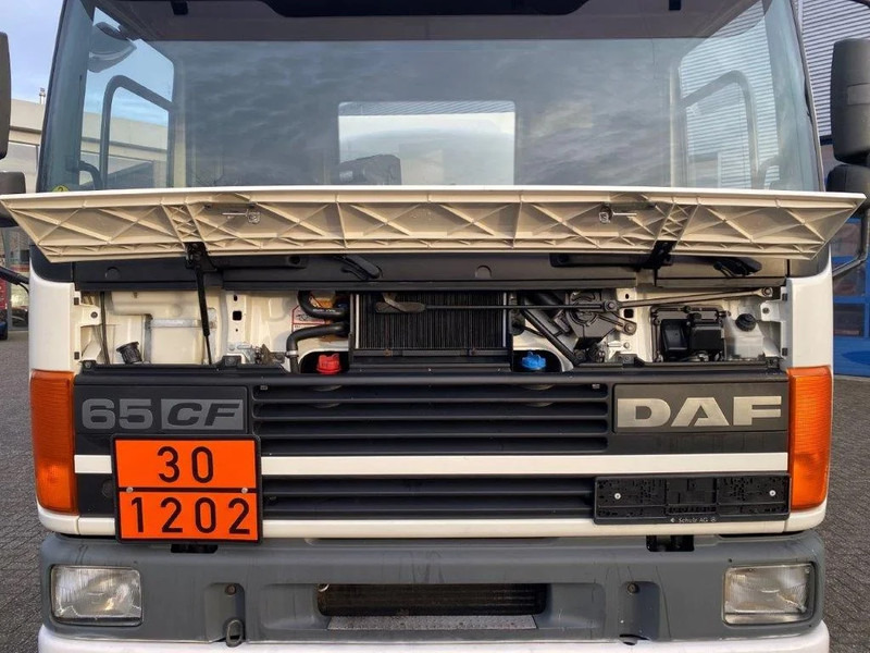 Autobot DAF 65CF-240 / FULL STEEL / POMP / 3 COMPARTIMENTS / 8350 LITER / ONLY:25969 KM / EURO-2 / MANUAL / GOOD CONDITION: foto 7 Autobot DAF 65CF-240 / FULL STEEL / POMP / 3 COMPARTIMENTS / 8350 LITER / ONLY:25969 KM / EURO-2 / MANUAL / GOOD CONDITION: foto 7