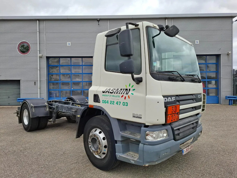 DAF CF75-250 / ADR / ONLY:320740 KM / PTO / INLINER / ALCOA / GOOD CONDITION / MANUAL / EURO-5 / 2011 - Kamion kabinë-shasi: foto 2 DAF CF75-250 / ADR / ONLY:320740 KM / PTO / INLINER / ALCOA / GOOD CONDITION / MANUAL / EURO-5 / 2011 - Kamion kabinë-shasi: foto 2