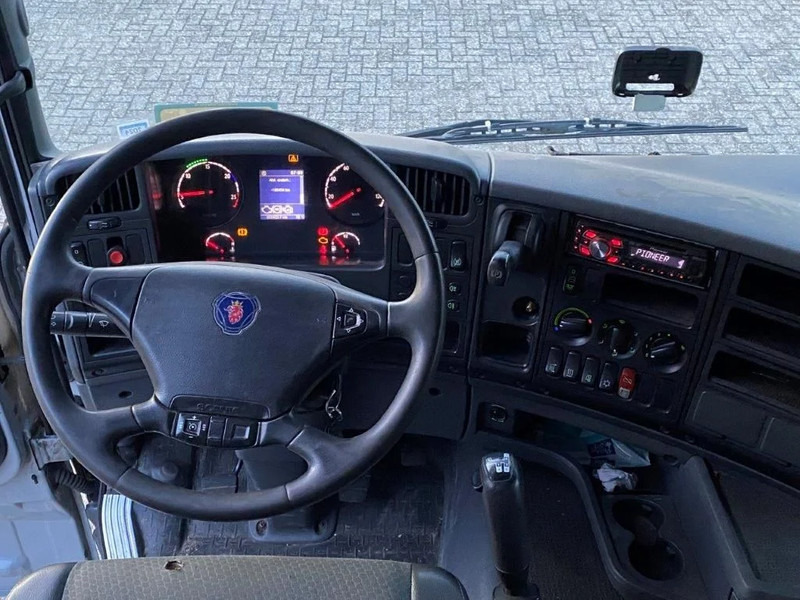 Interior photo 2: Gjysmë-kamion Scania G420 / ADR / HYDRAULICS / MANUAL / EURO-5 / 2011