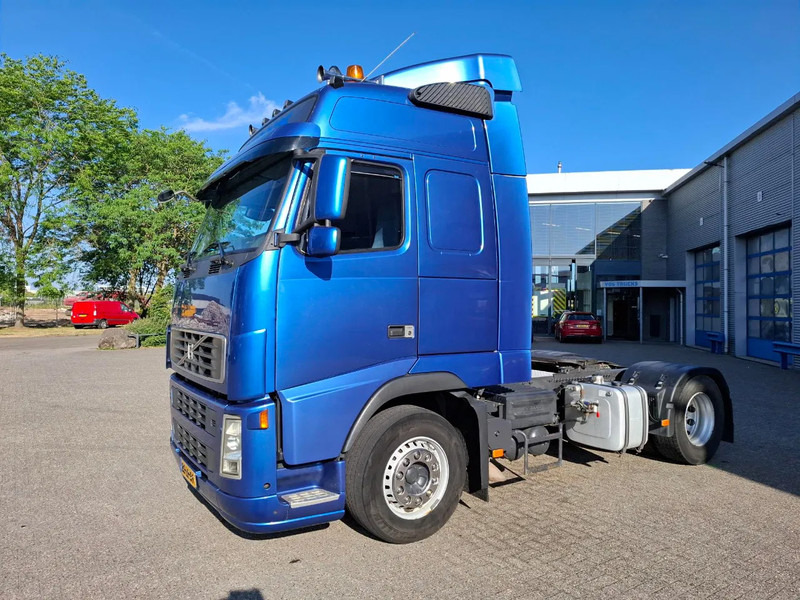 Volvo FH13-400 / HYDRAULICS / NL TRUCK / GLOBETROTTER / FRIGDE / AIRCO / AUTOMATIC / EURO-5 / 2006 - Gjysmë-kamion: foto 1 Volvo FH13-400 / HYDRAULICS / NL TRUCK / GLOBETROTTER / FRIGDE / AIRCO / AUTOMATIC / EURO-5 / 2006 - Gjysmë-kamion: foto 1
