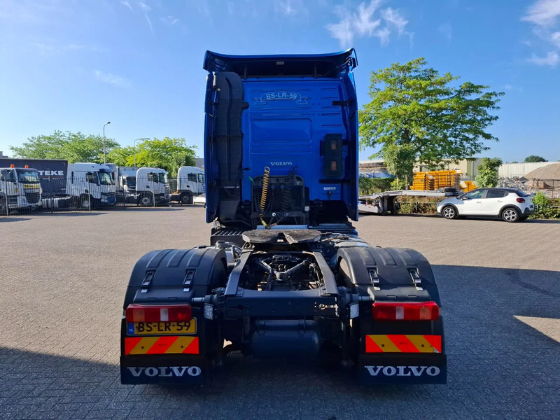 Volvo FH13-400 / HYDRAULICS / NL TRUCK / TUV:14-09-2025 / GLOBETROTTER / FRIGDE / AIRCO / AUTOMATIC / EURO-5 / 2006 - Gjysmë-kamion: foto 4 Volvo FH13-400 / HYDRAULICS / NL TRUCK / TUV:14-09-2025 / GLOBETROTTER / FRIGDE / AIRCO / AUTOMATIC / EURO-5 / 2006 - Gjysmë-kamion: foto 4