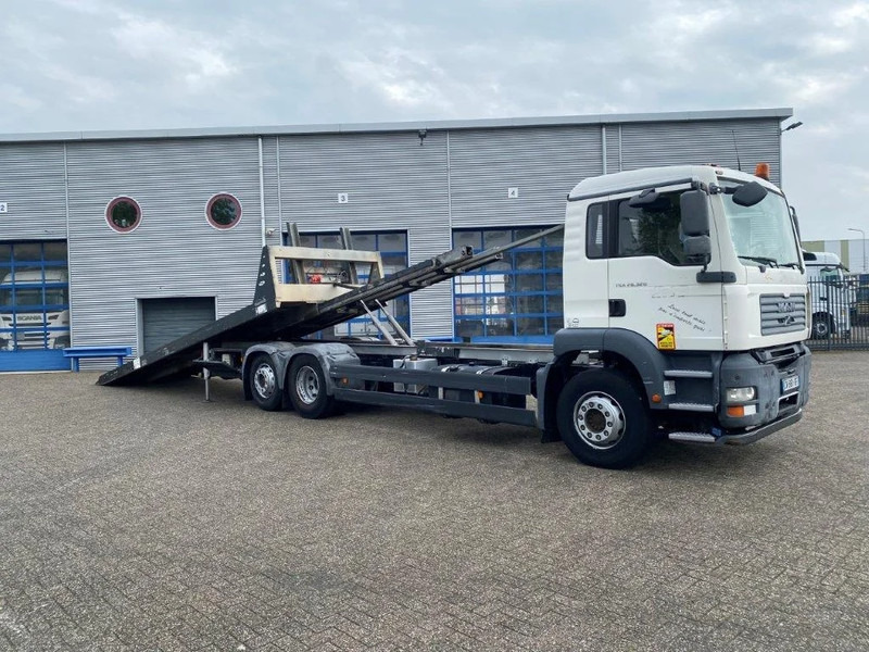 MAN TGA26.320 / SLIDING PLATEAU / WINCH / LIFT AXLE / MACHINE CARRIER / MANUAL / EURO-4 / 2007 - Kamion me karroceri të hapur: foto 3 MAN TGA26.320 / SLIDING PLATEAU / WINCH / LIFT AXLE / MACHINE CARRIER / MANUAL / EURO-4 / 2007 - Kamion me karroceri të hapur: foto 3