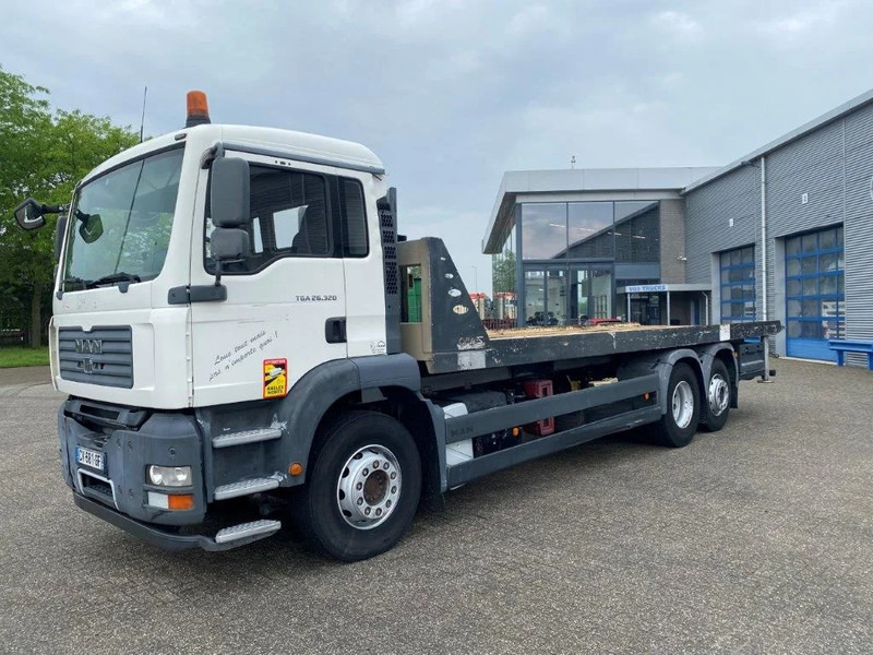 MAN TGA26.320 / SLIDING PLATEAU / WINCH / LIFT AXLE / MACHINE CARRIER / MANUAL / EURO-4 / 2007 - Kamion me karroceri të hapur: foto 2 MAN TGA26.320 / SLIDING PLATEAU / WINCH / LIFT AXLE / MACHINE CARRIER / MANUAL / EURO-4 / 2007 - Kamion me karroceri të hapur: foto 2