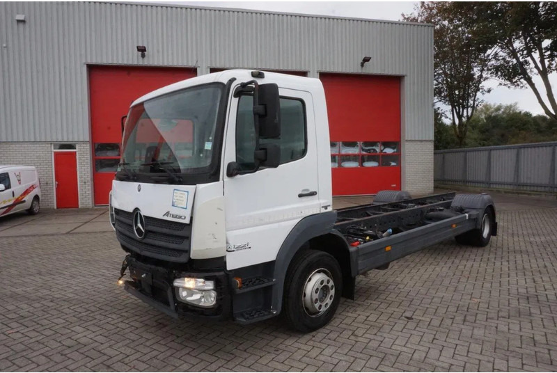Mercedes-Benz ATEGO 1221 / ENGINE RUNNING / ONLY:253095 KM / AUTOMATIC / EURO-6 / 2017 - Kamion kabinë-shasi: foto 1 Mercedes-Benz ATEGO 1221 / ENGINE RUNNING / ONLY:253095 KM / AUTOMATIC / EURO-6 / 2017 - Kamion kabinë-shasi: foto 1
