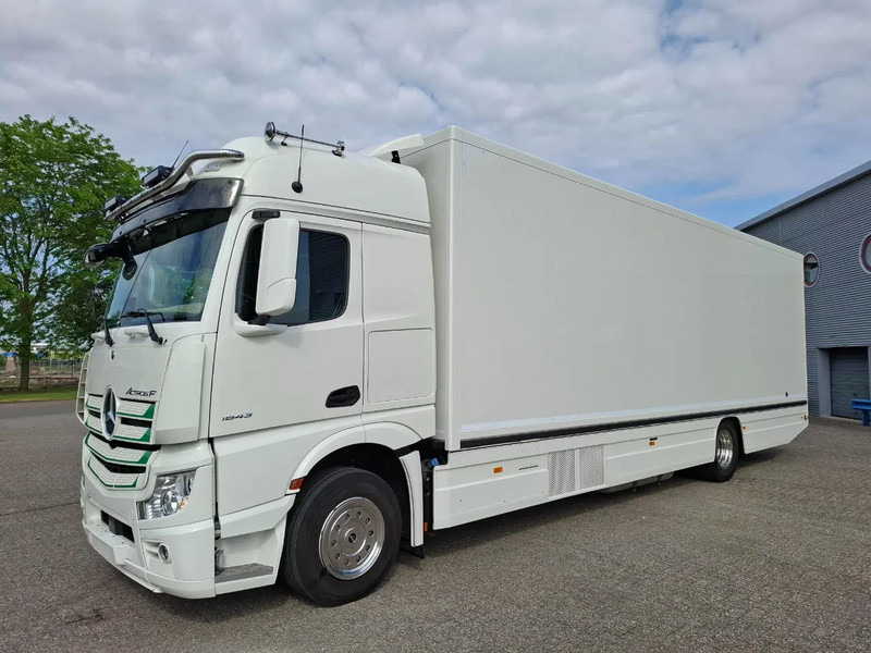 Mercedes-Benz Actros 1843 / GERMAN FLOWER TRUCK / 162021 KM / ISOLATED BOX / COOL & HEATED / NAVI / PLATFORM 1500 KG / TOP CONDITION / FULL-AI - Kamion shpërndarës: foto 1 Mercedes-Benz Actros 1843 / GERMAN FLOWER TRUCK / 162021 KM / ISOLATED BOX / COOL & HEATED / NAVI / PLATFORM 1500 KG / TOP CONDITION / FULL-AI - Kamion shpërndarës: foto 1