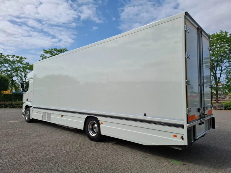 Mercedes-Benz Actros 1843 / GERMAN FLOWER TRUCK / 162021 KM / ISOLATED BOX / COOL & HEATED / NAVI / PLATFORM 1500 KG / TOP CONDITION / FULL-AI - Kamion shpërndarës: foto 3 Mercedes-Benz Actros 1843 / GERMAN FLOWER TRUCK / 162021 KM / ISOLATED BOX / COOL & HEATED / NAVI / PLATFORM 1500 KG / TOP CONDITION / FULL-AI - Kamion shpërndarës: foto 3